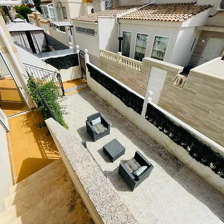 Dom wakacyjny Casa Blanca- Charming Spanish With Pool *