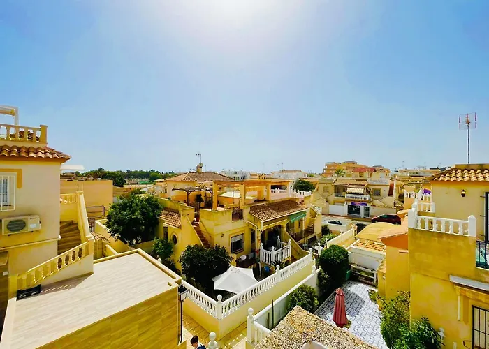 Casa Blanca- Charming Spanish With Pool