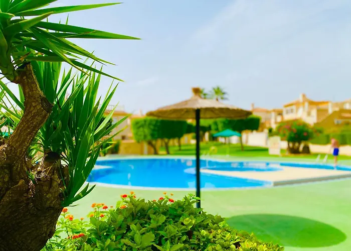 Casa Blanca- Charming Spanish With Pool